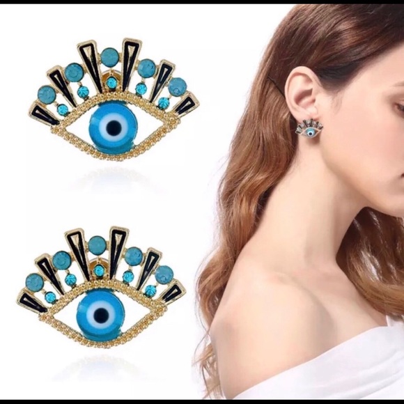 Exaggerated Eye Earrings - Picture 5 of 6